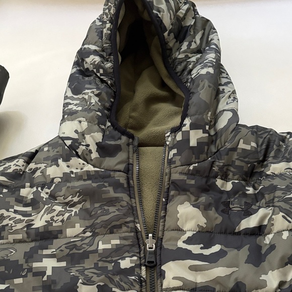 Under Armour Kids reversible Green Puffer Jacket - Picture 7 of 9